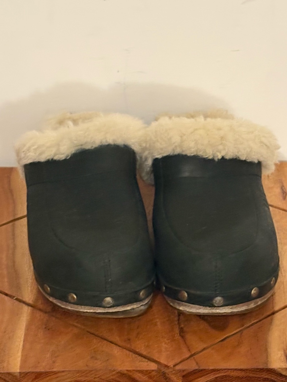 UGG Australia Leather Kalie Clogs Size 6